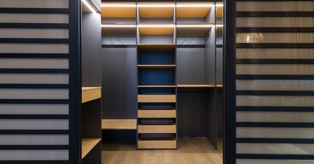 Begehbaren Kleiderschrank planen: So wird dein Ankleidezimmer zum stilvollen Stauraumtraum