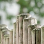 Zaunpfosten richtig setzen: So wird dein Gartenzaun stabil und langlebig