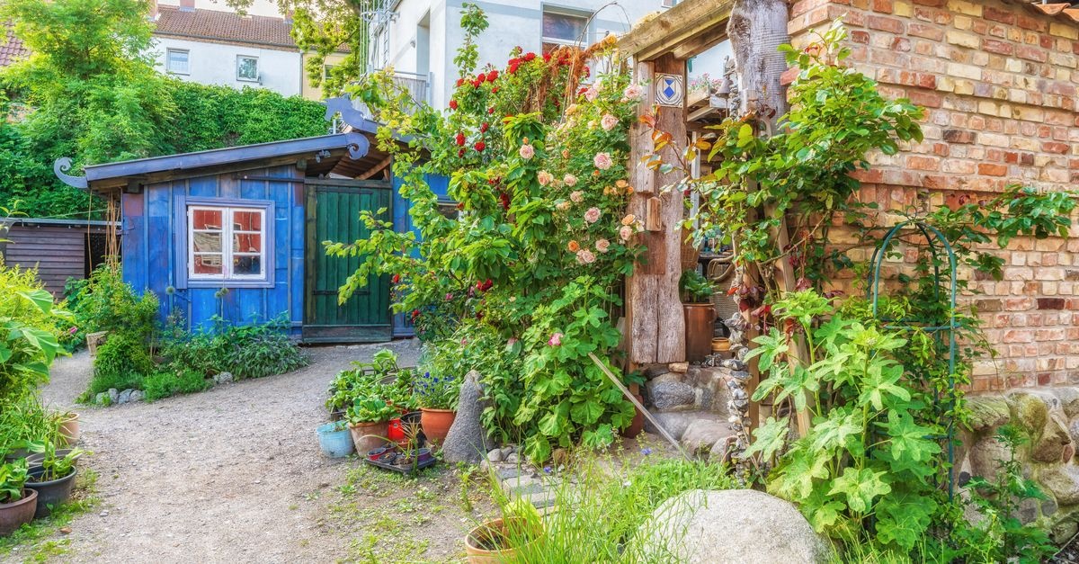 Grüne Wohlfühloasen gestalten: Mit Pflanzen zauberhafte Gartenräume schaffen