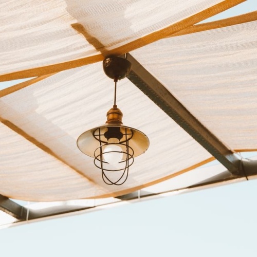 Windfreie Wohlfühloase: So wird deine Terrasse zum geschützten Lieblingsplatz