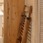 Holzmöbel im Badezimmer richtig pflegen: So bleiben sie vor Feuchtigkeit und Schäden geschützt